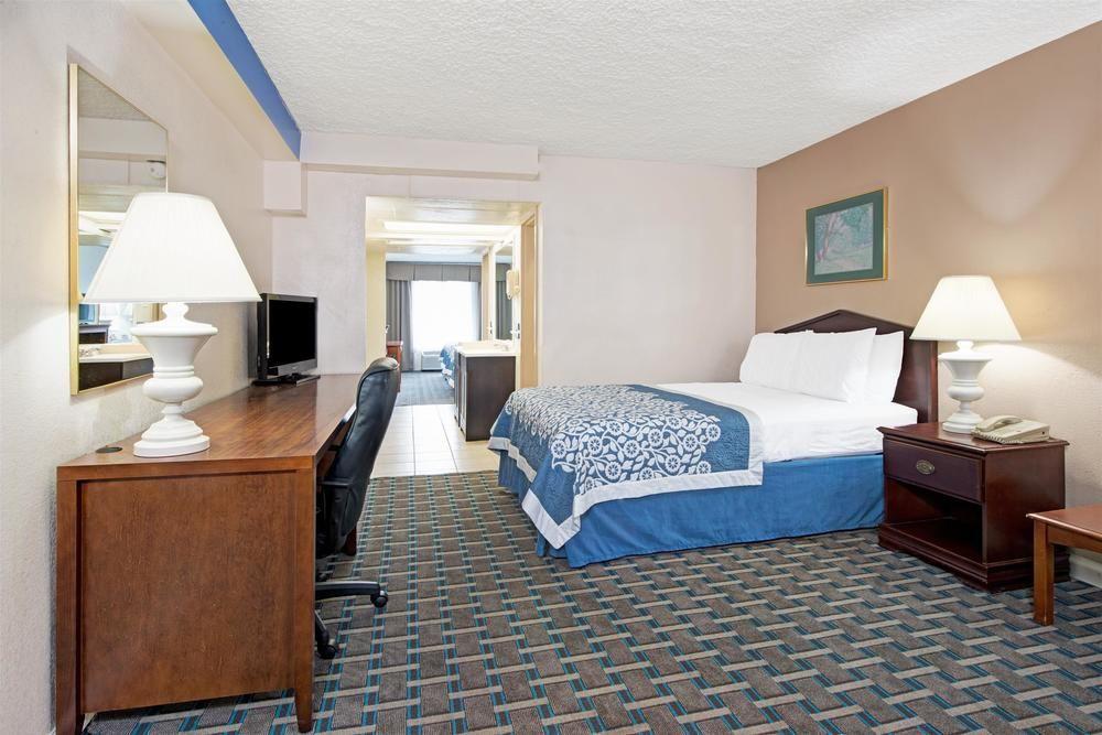 Days Inn By Wyndham St. Louis Lindbergh Boulevard Huntleigh Exterior photo